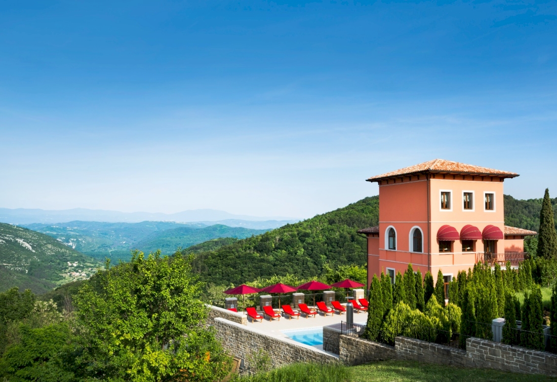 Charming historic palazzo with scenic view and pool - Central Istria
